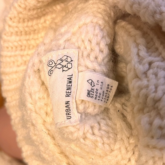 Cropped chunky cream sweater - Picture 3 of 3